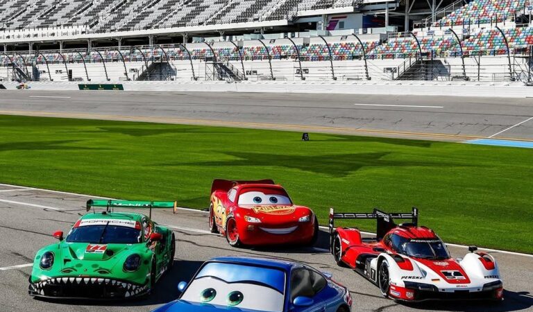 Two Speed Enthusiasts on the Same Track: Porsche X Cars Colloboration